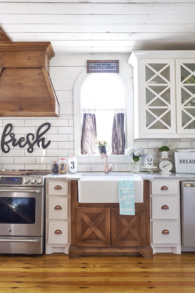 Modern Farmhouse With 2020 Style Updating A While Avoiding Cliche Courtney Warren Home Modern Farmhouse With 2020 Style, What Is Modern Farmhouse Decor